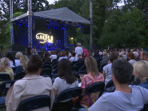 Француски бенд „Нувел ваг“ наступа у Ботаничкој башти