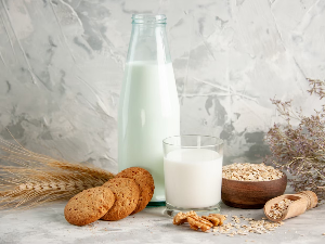 Које млеко је боље – кравље или биљно, истраживање показало да нису подједнако хранљива