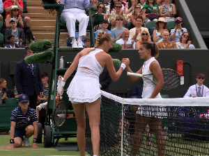 Крај вимблдонске бајке за Наталију Стевановић, Квитова у осмини финала