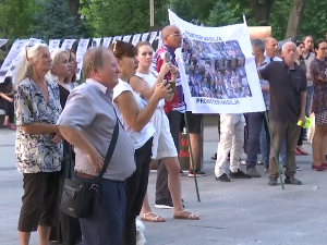 Протест "Србија против насиља" у више градова, у Шапцу минут ћутања, у Нишу гласање за "нај аферу"