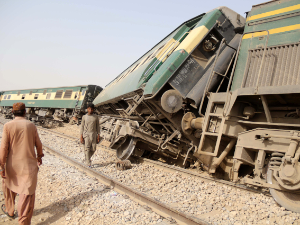 Најмање 30 погинулих и 80 повређених у железничкој несрећи у Пакистану