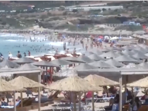 Чувари плаже на грчки начин – "покрет пешкира" против самовоље власника барова 