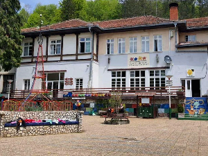 Рекреација, али и повратак читању у дечјим одмаралаштима –  сваки боравак једна књига 