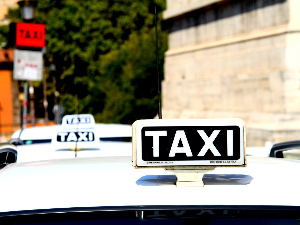 Бела такси возила у Београду