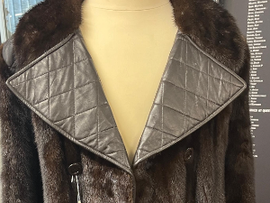 Капут Елвиса Прислија продат за више од 163.000 долара на аукцији