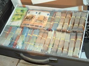 МУП о хапшењу припадника "Балканског картела": Претресено 15 станова, одузето више од пола милиона евра