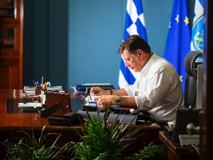 Грци гневни због изјаве о човеку којег је посада трајекта гурнула у море, уследила оставка министра