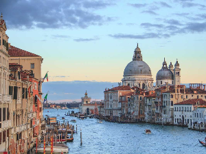 Венеција губи свој културни дух – становници узмичу пред бројнијим туристима