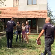 Од реновирања кућа до допремања коза – хуманитарци из Краљева "од срца" помажу угроженим породицама