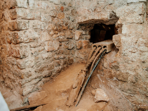 Шест особа копало тунел испод Вишег суда у Подгорици, трага се за налогодавцем