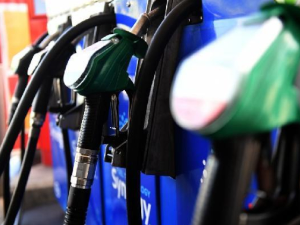 Бензин још јефтинији, цена дизела остаје иста