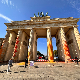 Еколошки активисти "Последње генерације" фарбом попрскали Бранденбуршку капију