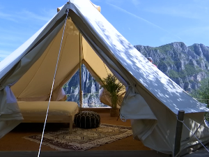 Глампинг у кањону Јерме – гламурозно камповање с погледом на Млечни пут