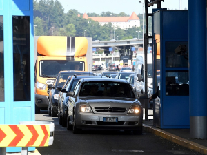 Словенија од суботе уводи контроле на границама са Хрватском и Мађарском