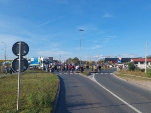 Мештани краљевачких села на два сата блокирали Ибарску магистралу на кружном току у Грдици 