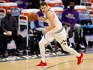 Јокић и Денвер са ЛА Лејкерсима почињу нову сезону у НБА лиги