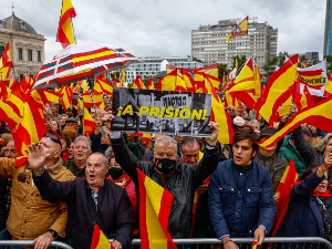 Десетине хиљада људи на улицама Мадрида против најављене амнестије за некадашње каталонске лидере