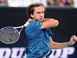 Медведев убедљиво надиграо Зверева за финале у Пекингу