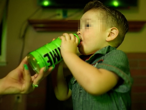 Најновије енергетско пиће опасно по децу, а она могу без проблема да га купе