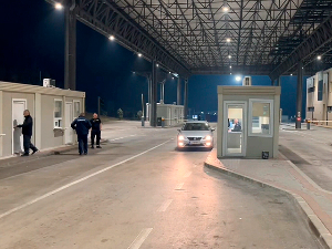 Од поноћи у централној Србији дозвољено кретање за возила регистрована на КиМ