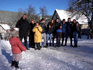 Анита и Урош имају деветоро деце – викендицу претворили у дом, па се из Београда преселили на село
