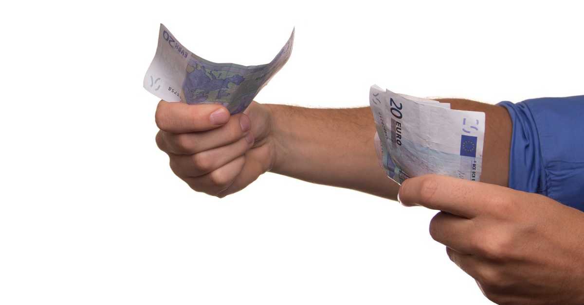 Платa две трећине запослених у Србији је између 470 и 900 евра, жене и даље мање плаћене од мушкараца