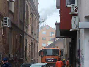 Пожар у центру Ниша, две особе пребачене у болницу