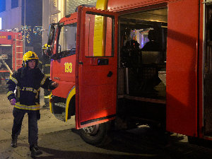Пожар у кафани на Вождовцу, на терену 15 ватрогасаца са четири возила