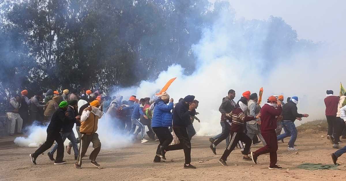 Индијски пољопривредници кренули ка Њу Делхију – полиција сузавцем и барикадама покушава да спречи окупљање