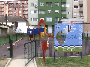  Ко уништава дечија игралишта у Лозници