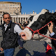 Италијански сточари за свакога имају поклон - папа Фрања добио краву, а влада још један протест