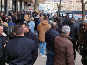 Просветни радници у Косовској Митровици: Због уредбе Приштине не можемо да подигнемо плате