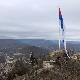 Скинута српска застава са тврђаве Звечан, полицајци напали Србина који је то пријавио