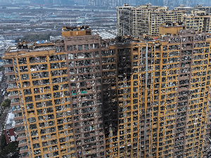 Пожар у стамбеној згради у Кини – најмање 15 погинулих, сумња се да су се запалили електрични бицикли