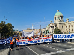 Протест просветара испред Скупштине и Владе Србије, штрајк у школама