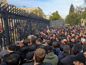 Нереди у Абхазији – демонстранти заузели парламент, председник обећао оставку када напусте зграду