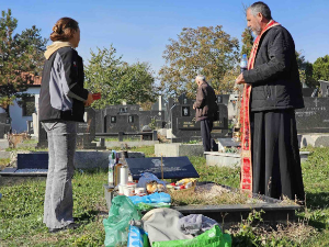 Задушнице на Приштинском гробљу: Тужно је што заборављамо на претке