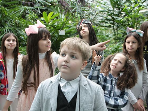 Мина прелази нивое: Мина у борби против трачева