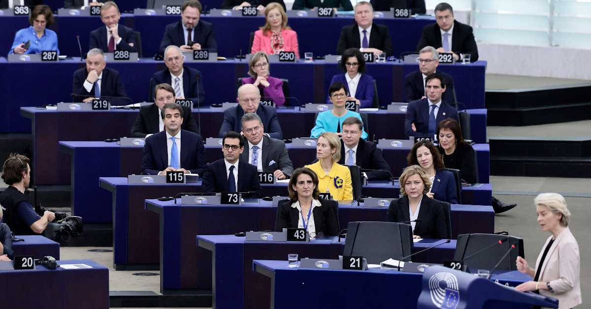 Европски парламент одобрио нови сазив Европске комисије Урсуле фон дер Лајен