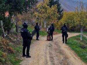 Мештани села код Пријепоља стрепе, ноћ отежава потрагу за осумњиченим за двоструко убиство у Црној Гори