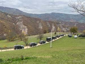 Настављена потрага за осумњиченим за двоструко убиство, полиција претражује терен помоћу дронова и пса трагача