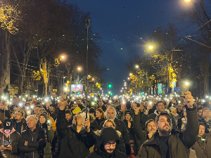 Протест на тргу Славија, петнаест минута тишине за жртве трагедије у Новом Саду