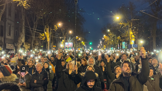 Протест на тргу Славија, петнаест минута тишине за жртве трагедије у Новом Саду