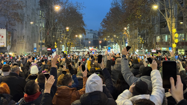 Протест на тргу Славија, петнаест минута тишине за жртве трагедије у Новом Саду