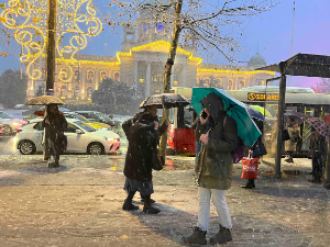 Снег сатима веје у Београду, упозорење на јаке снежне падавине у западној и југозападној Србији