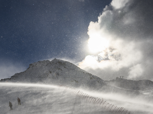 Шесторо скијаша нестало у швајцарским Алпима, лоше време отежава потрагу