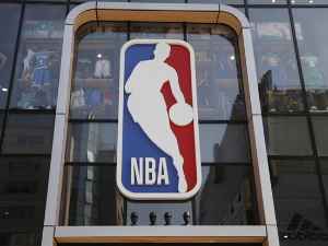 НБА лига казнила  Евана Фурнијеа јер је шутнуо лопту на трибине