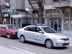  Косовска полиција упала у апотеке у Митровици и Звечану, лекове износили у џаковима