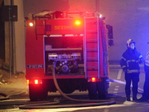 Пожар у стамбеној згради у Мајданпеку, лекару се јавило 20 станара