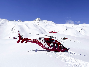 Срушио се хеликоптер у Алпима, три особе погинуле